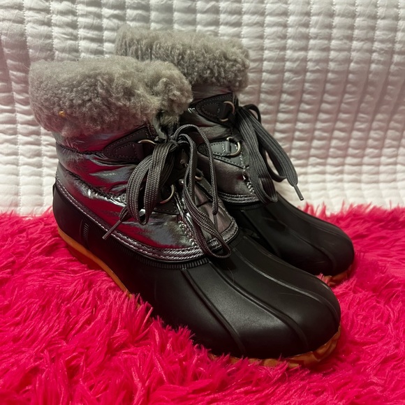 Silver/Dark Navy Metallic snow boots - Picture 2 of 3